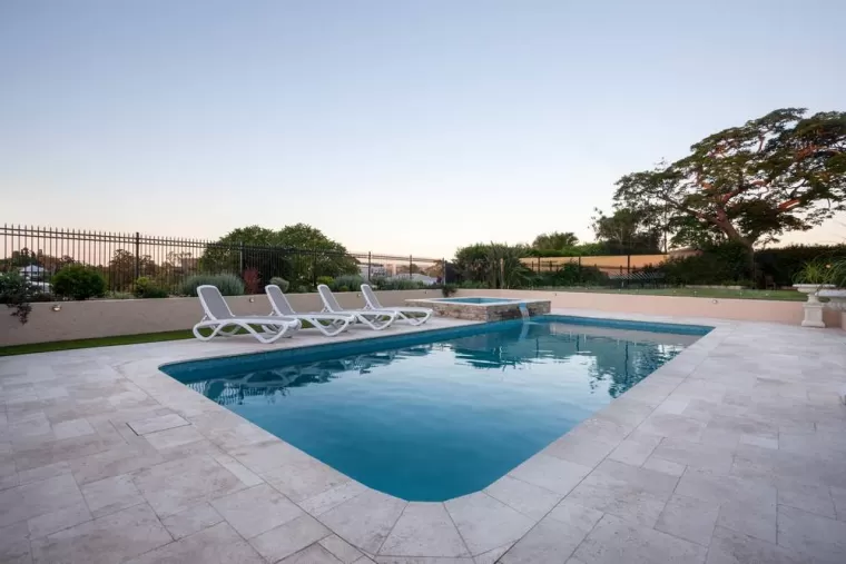 Carrelage de piscine, Saint-Flour, SARL Gueniot